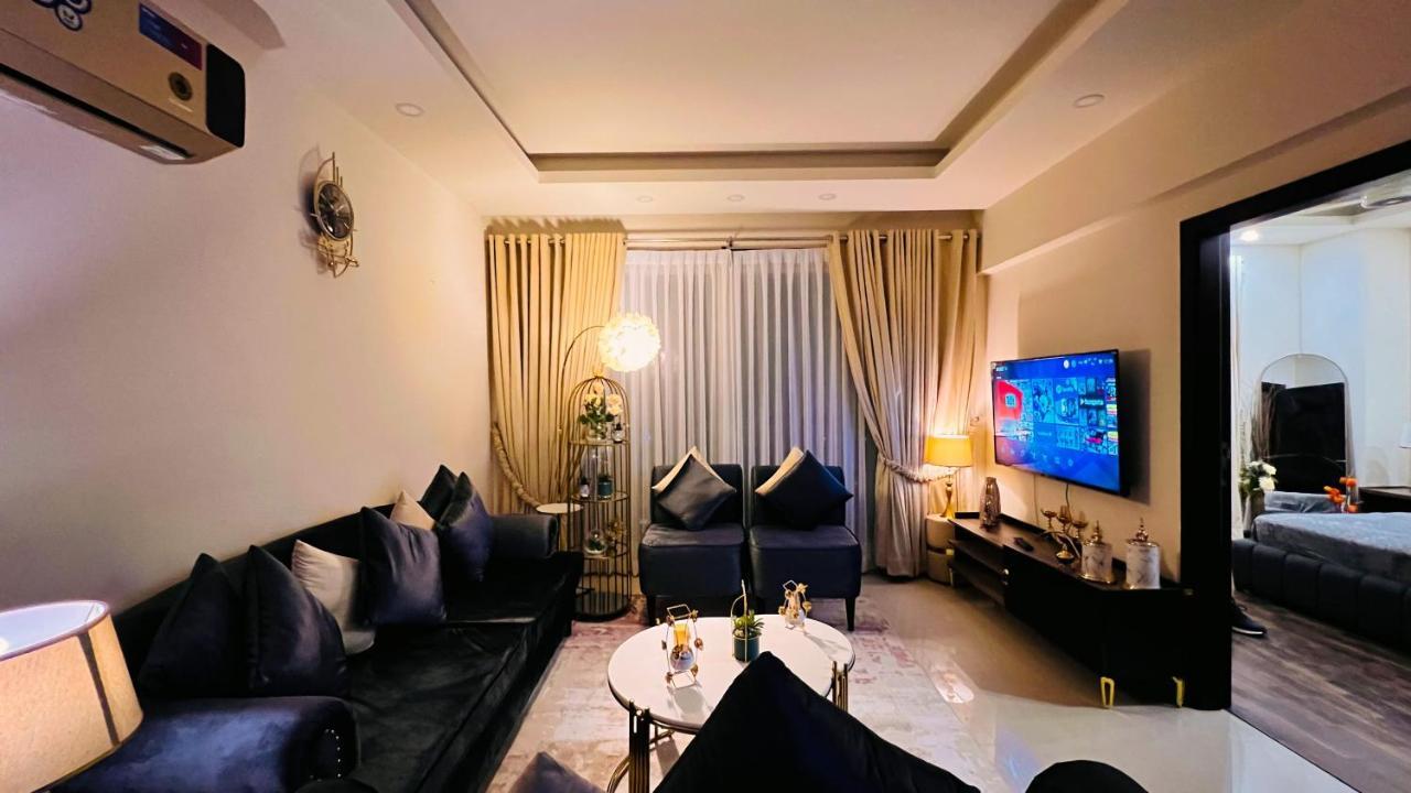 Sky Heights Luxury Apart Facing Centaurus Appartamento Islamabad Esterno foto