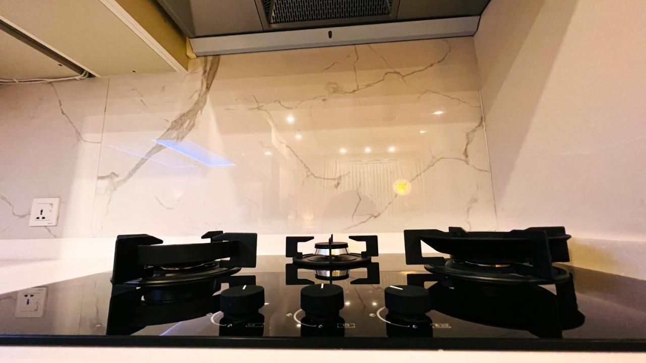 Sky Heights Luxury Apart Facing Centaurus Appartamento Islamabad Esterno foto