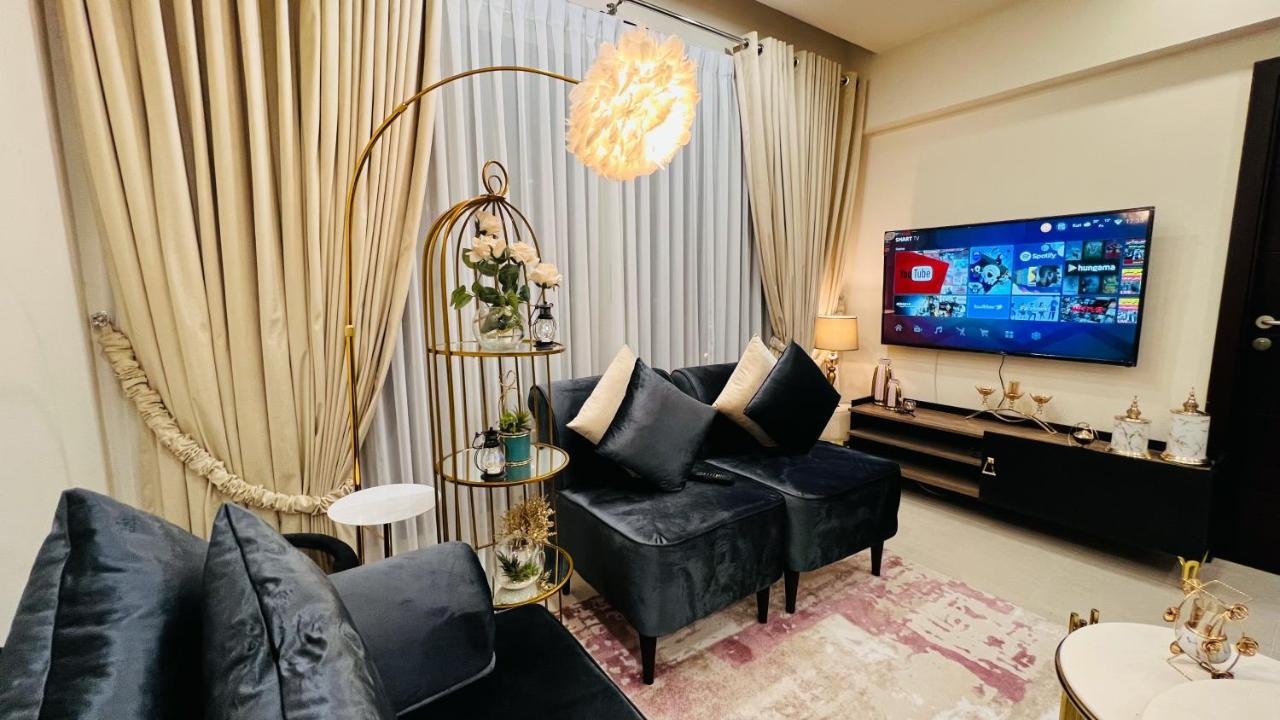 Sky Heights Luxury Apart Facing Centaurus Appartamento Islamabad Esterno foto