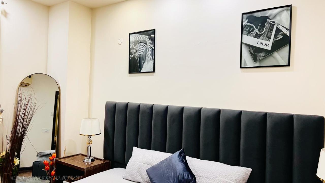 Sky Heights Luxury Apart Facing Centaurus Appartamento Islamabad Esterno foto