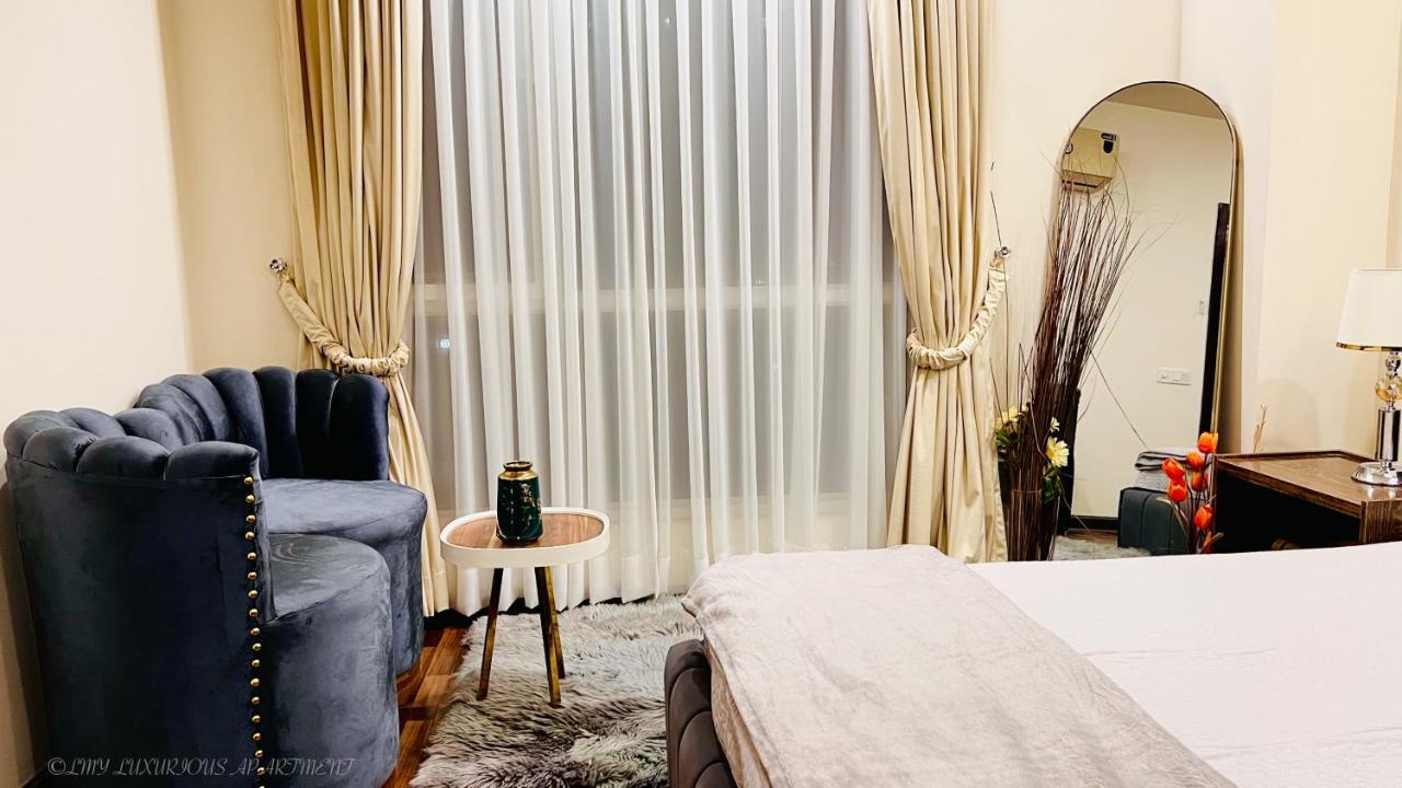 Sky Heights Luxury Apart Facing Centaurus Appartamento Islamabad Esterno foto