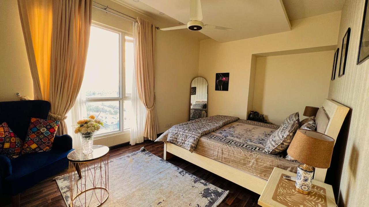 Sky Heights Luxury Apart Facing Centaurus Appartamento Islamabad Esterno foto