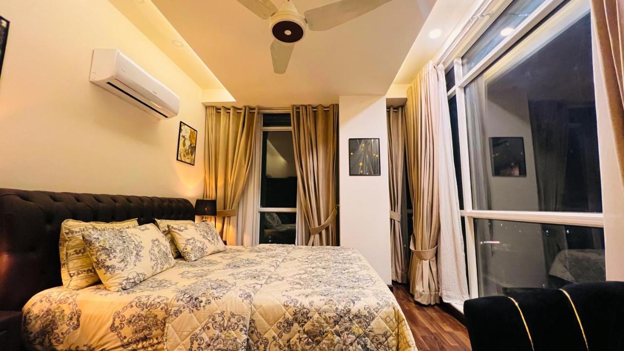 Sky Heights Luxury Apart Facing Centaurus Appartamento Islamabad Esterno foto