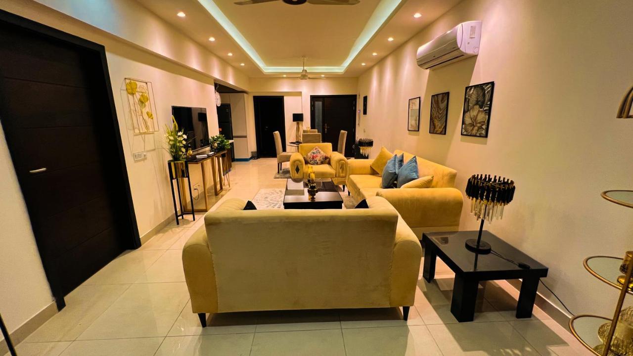 Sky Heights Luxury Apart Facing Centaurus Appartamento Islamabad Esterno foto