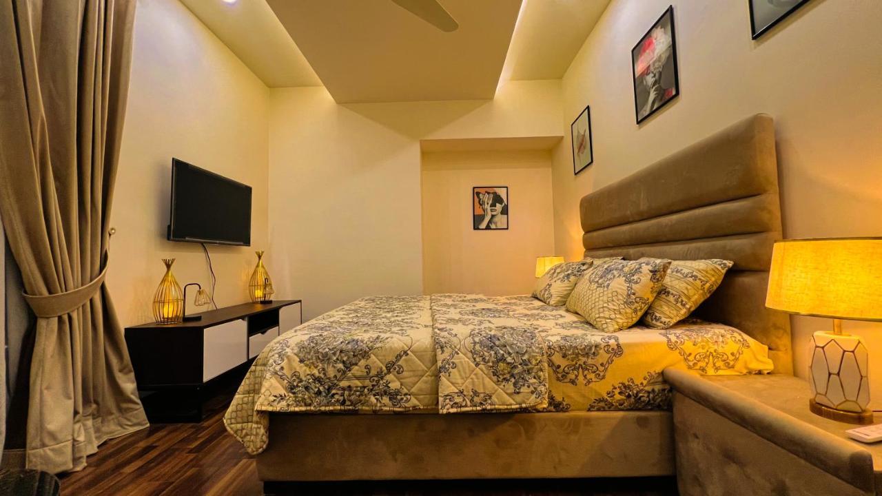Sky Heights Luxury Apart Facing Centaurus Appartamento Islamabad Esterno foto