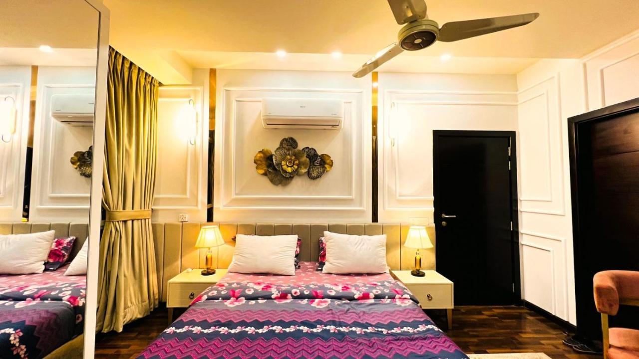 Sky Heights Luxury Apart Facing Centaurus Appartamento Islamabad Esterno foto