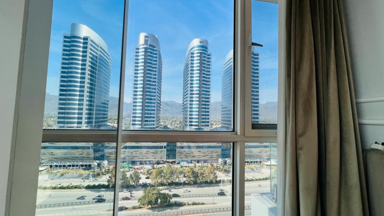 Sky Heights Luxury Apart Facing Centaurus Appartamento Islamabad Esterno foto
