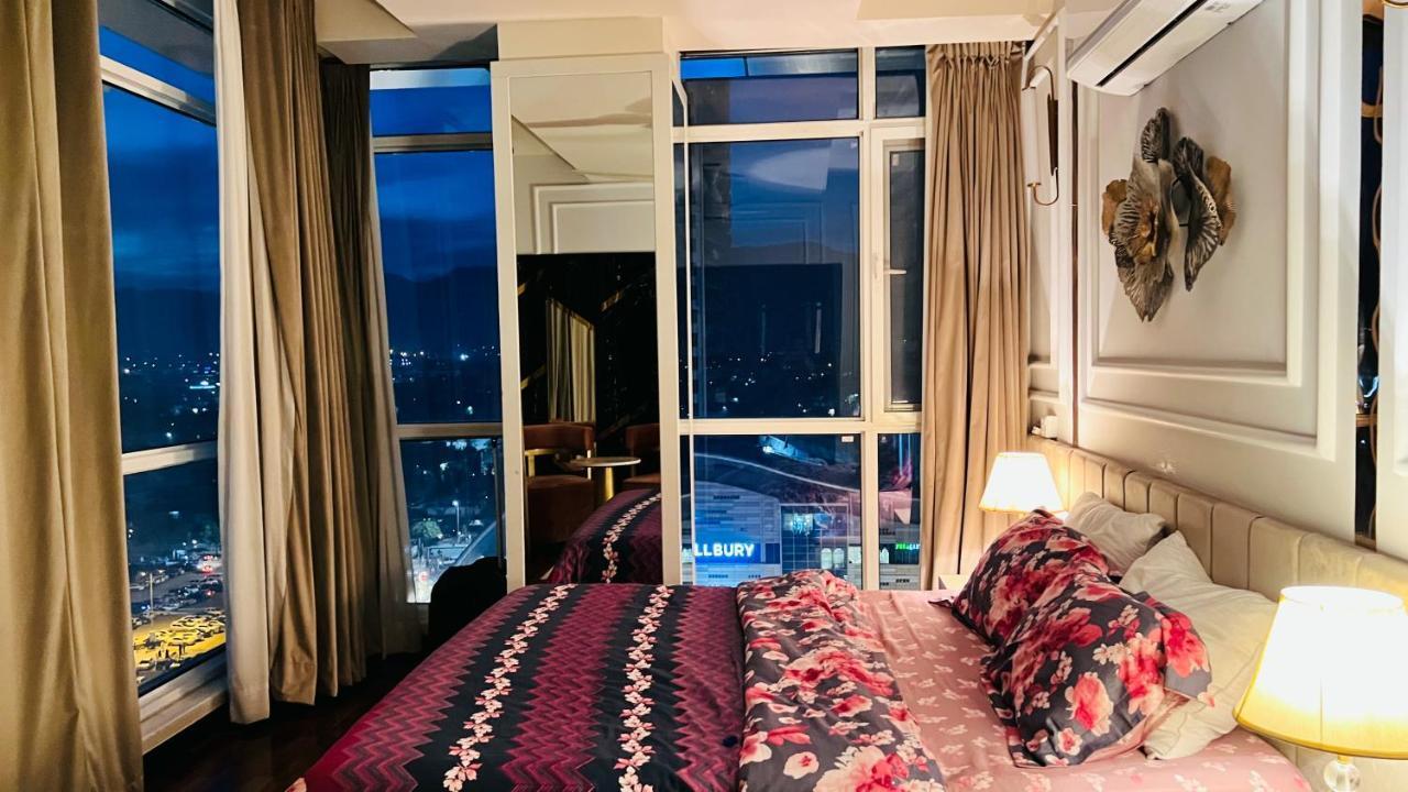 Sky Heights Luxury Apart Facing Centaurus Appartamento Islamabad Esterno foto